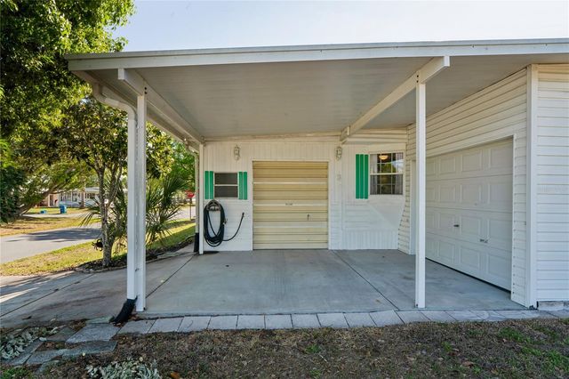 8021 WESTERN CIRCLE DRIVE, Brooksville, FL 34613