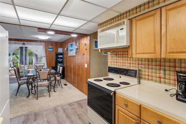 8021 WESTERN CIRCLE DRIVE, Brooksville, FL 34613