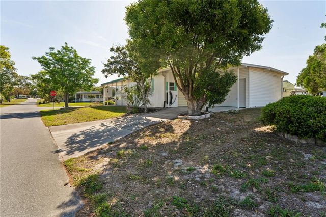 8021 WESTERN CIRCLE DRIVE, Brooksville, FL 34613