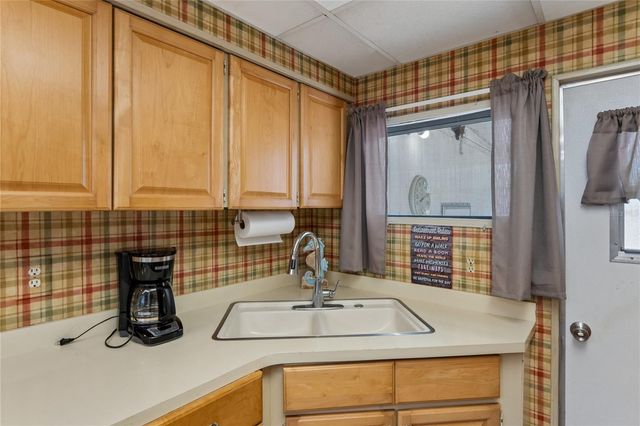 8021 WESTERN CIRCLE DRIVE, Brooksville, FL 34613