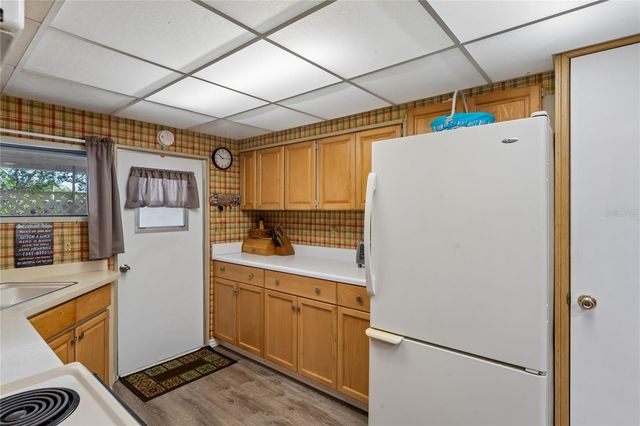 8021 WESTERN CIRCLE DRIVE, Brooksville, FL 34613