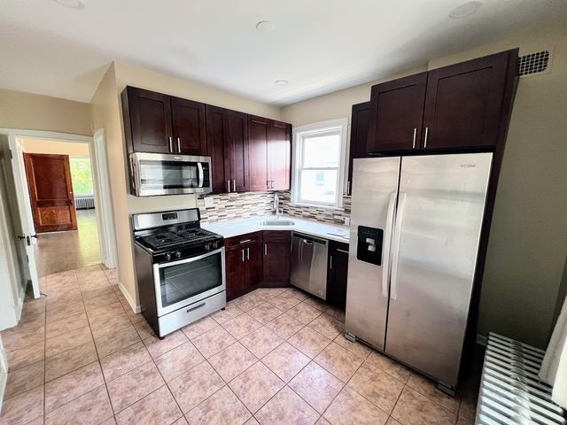 2310 N Hamlin Avenue 1F, Chicago, IL 60647