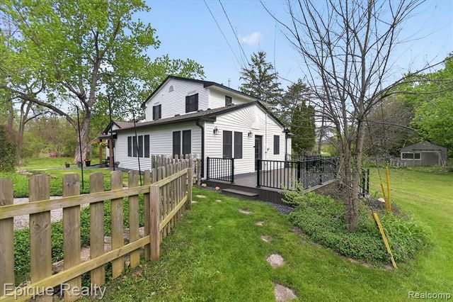 3710 Frains Lake Road, Ann Arbor, MI 48105