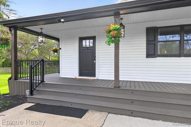 3710 Frains Lake Road, Ann Arbor, MI 48105