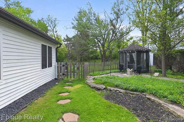3710 Frains Lake Road, Ann Arbor, MI 48105