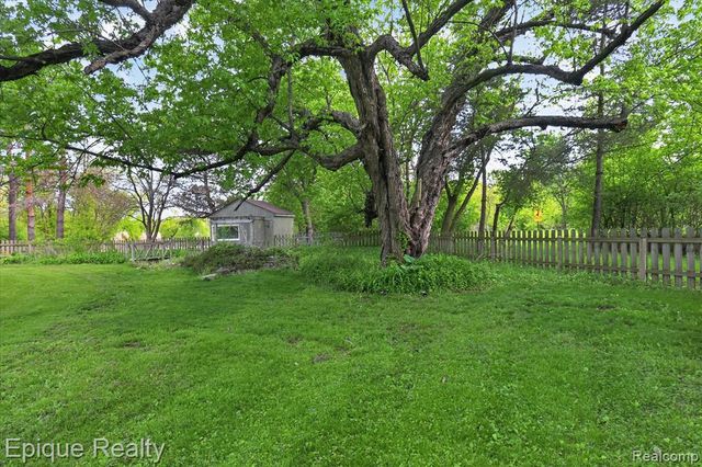 3710 Frains Lake Road, Ann Arbor, MI 48105