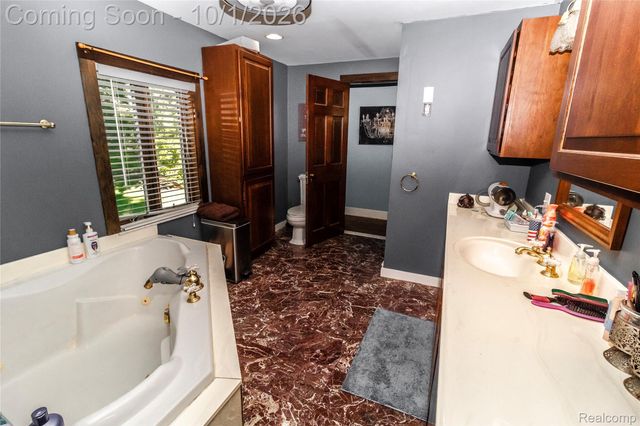 221 Lincoln Street, Lapeer, MI 48446