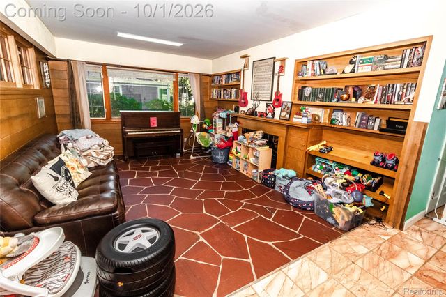 221 Lincoln Street, Lapeer, MI 48446