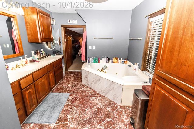 221 Lincoln Street, Lapeer, MI 48446