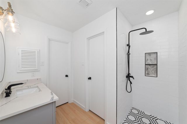 15326 E Hampton Circle, Houston, TX 77071