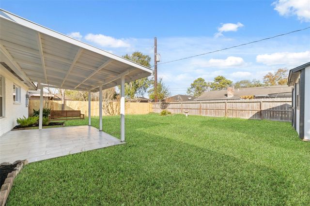 15326 E Hampton Circle, Houston, TX 77071