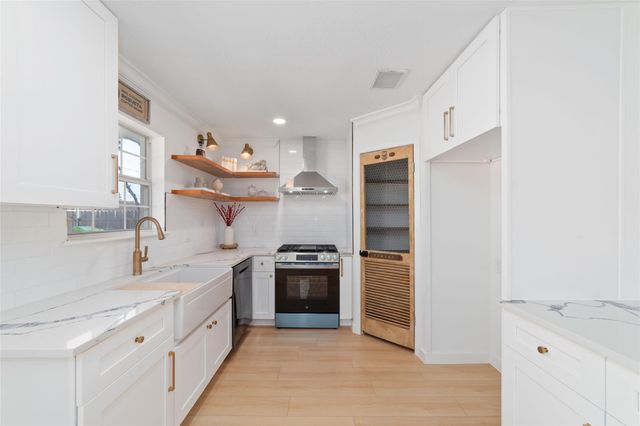 15326 E Hampton Circle, Houston, TX 77071