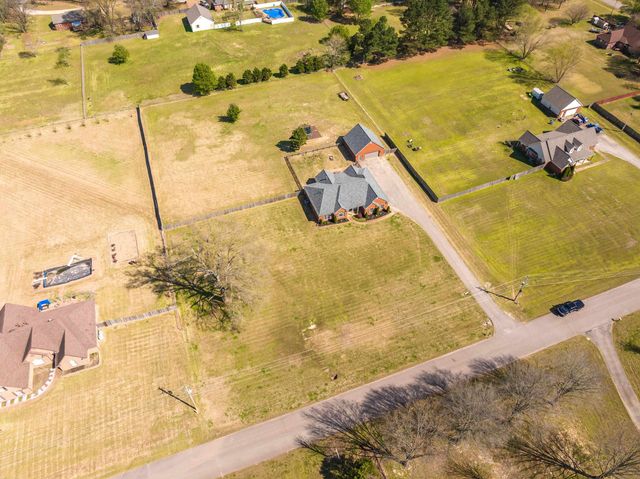 110 KYLIE GAYLE RD, Oakland, TN 38060