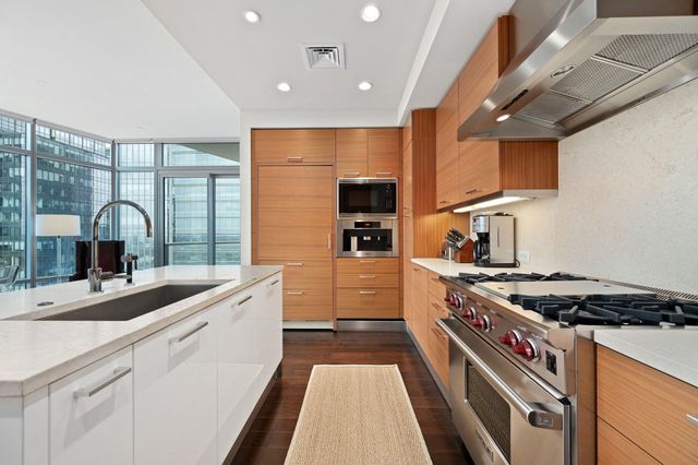 200 Congress Ave 24E, Austin, TX 78701