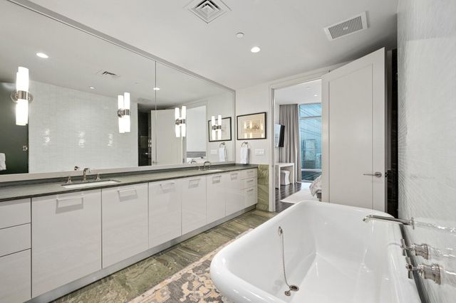 200 Congress Ave 24E, Austin, TX 78701