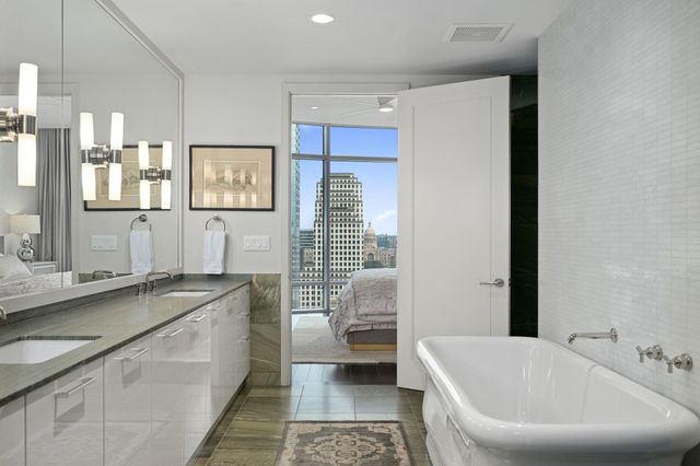 200 Congress Ave 24E, Austin, TX 78701