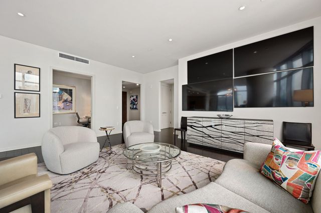 200 Congress Ave 24E, Austin, TX 78701