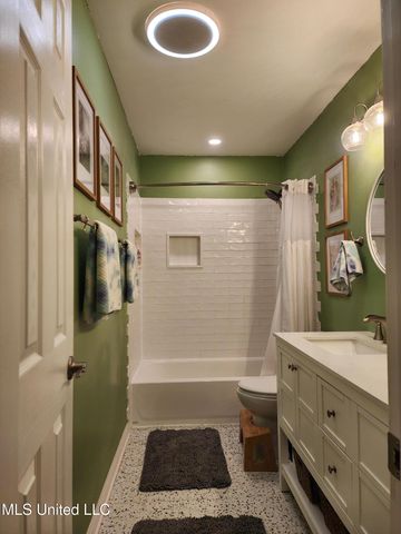 4598 Pinehaven Drive, Ocean Springs, MS 39564