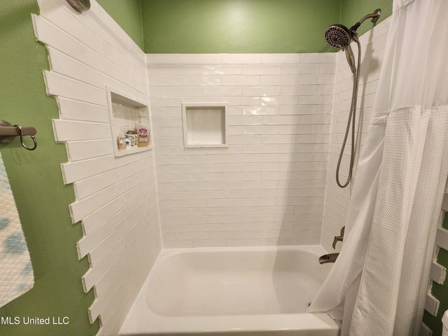 4598 Pinehaven Drive, Ocean Springs, MS 39564