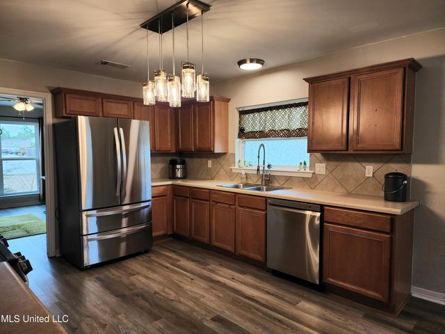 4598 Pinehaven Drive, Ocean Springs, MS 39564