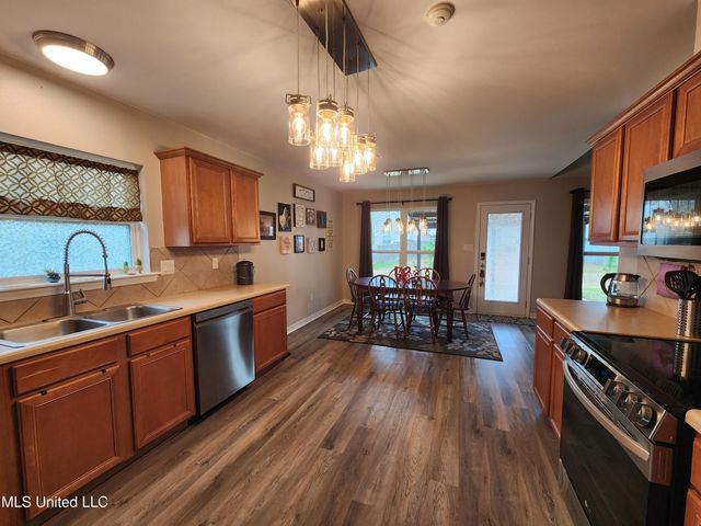 4598 Pinehaven Drive, Ocean Springs, MS 39564