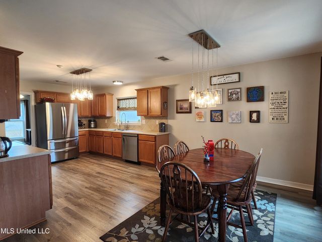 4598 Pinehaven Drive, Ocean Springs, MS 39564