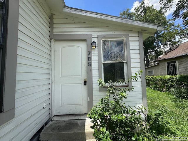 705 Paso Hondo, San Antonio, TX 78202