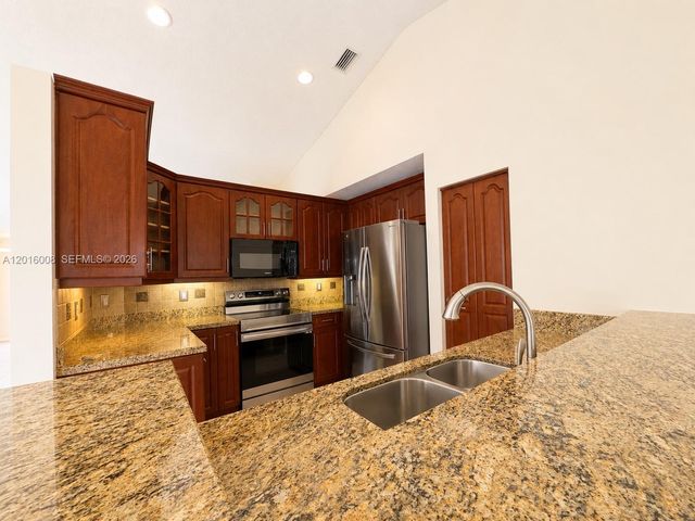 854 San Remo Dr 854, Weston, FL 33326
