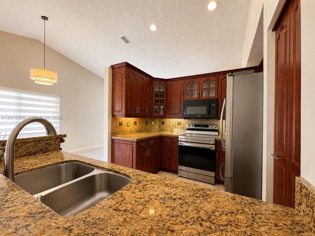 854 San Remo Dr 854, Weston, FL 33326
