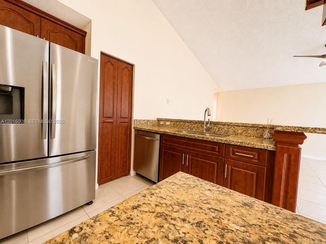 854 San Remo Dr 854, Weston, FL 33326