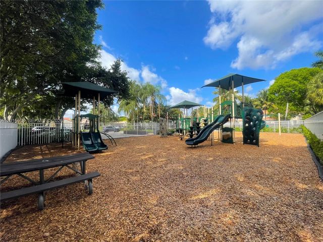 854 San Remo Dr 854, Weston, FL 33326