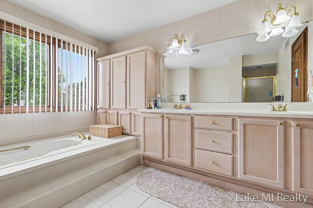 5537 Bentbrook Street Se, City Of Kentwood, MI 49508