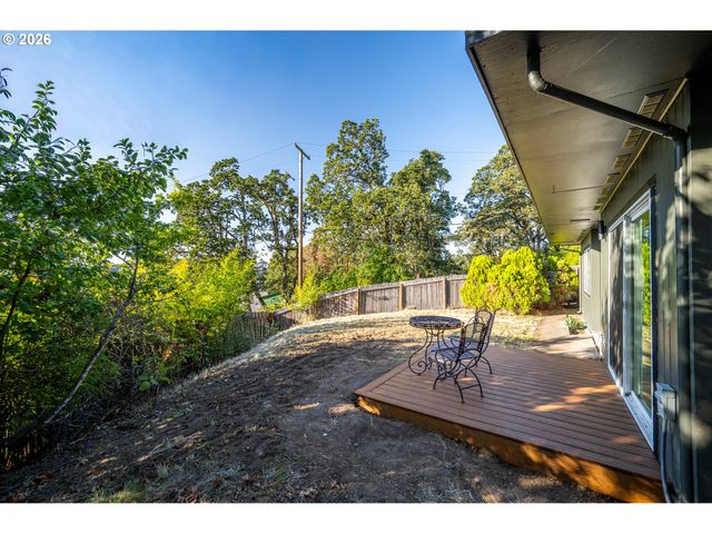 452 S 4TH St, Springfield, OR 97477