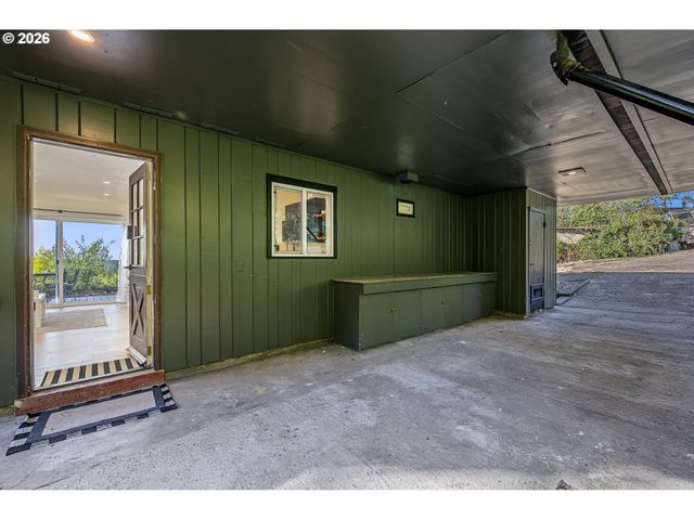 452 S 4TH St, Springfield, OR 97477