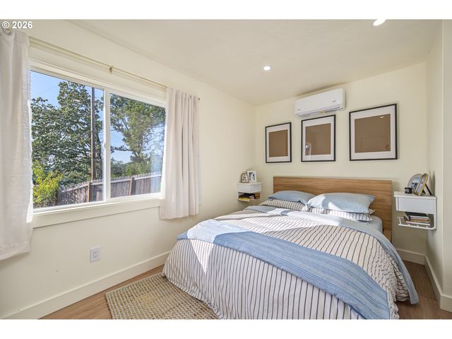 452 S 4TH St, Springfield, OR 97477