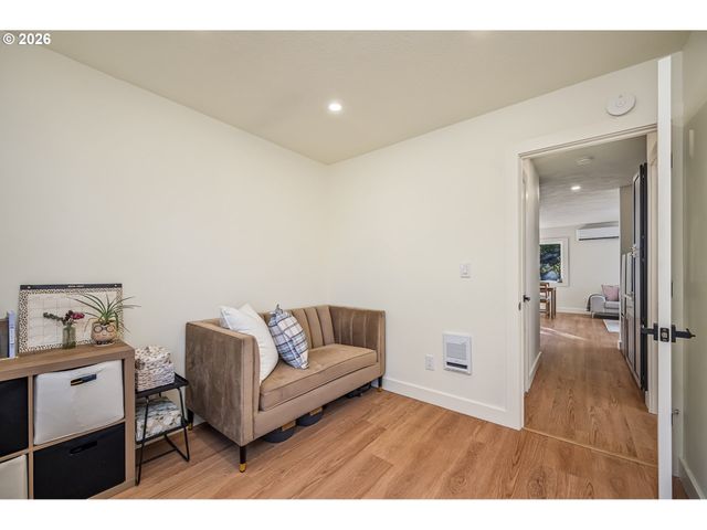452 S 4TH St, Springfield, OR 97477