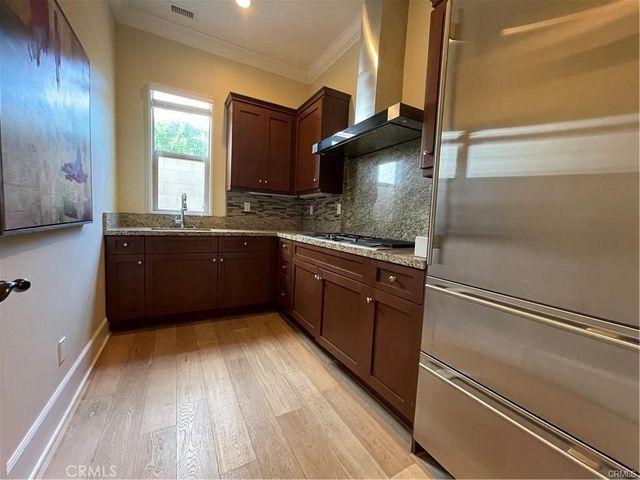 61 Harrison, Irvine, CA 92618