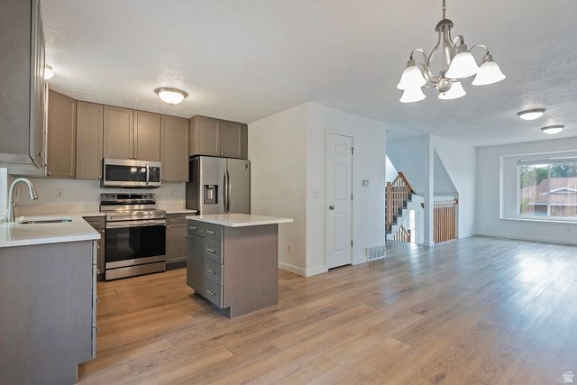 9485 S FAIRWAY VIEW DR, Sandy, UT 84070