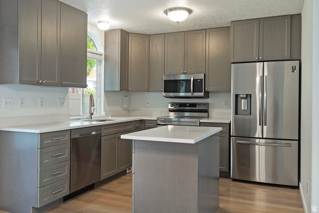 9485 S FAIRWAY VIEW DR, Sandy, UT 84070