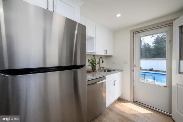6 AVENUE A, Helmetta, NJ 08828
