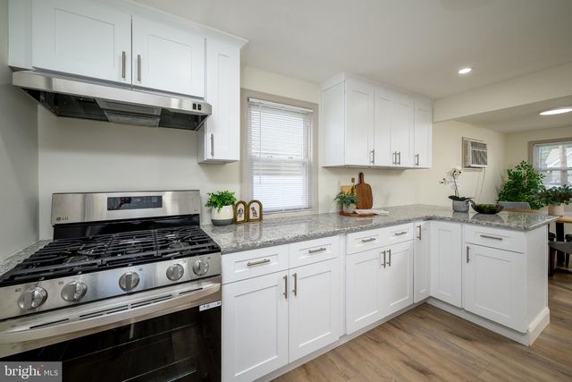 6 AVENUE A, Helmetta, NJ 08828