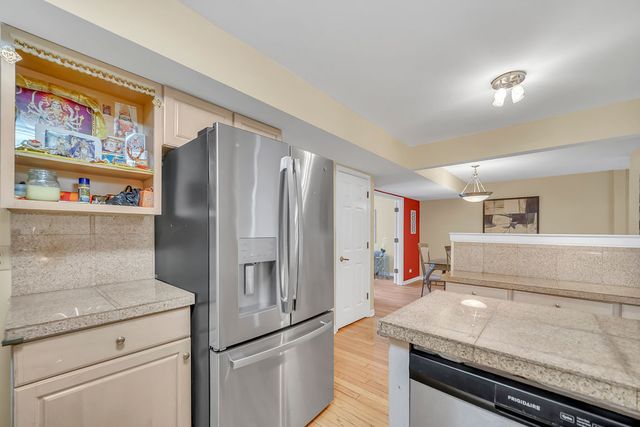 206 Albert Drive, Vernon Hills, IL 60061