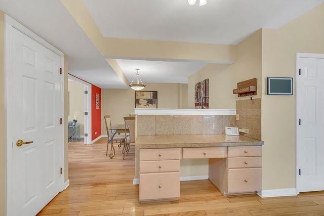 206 Albert Drive, Vernon Hills, IL 60061