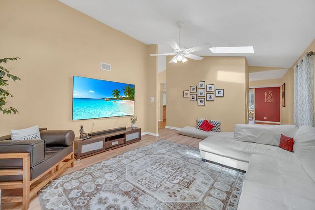 206 Albert Drive, Vernon Hills, IL 60061