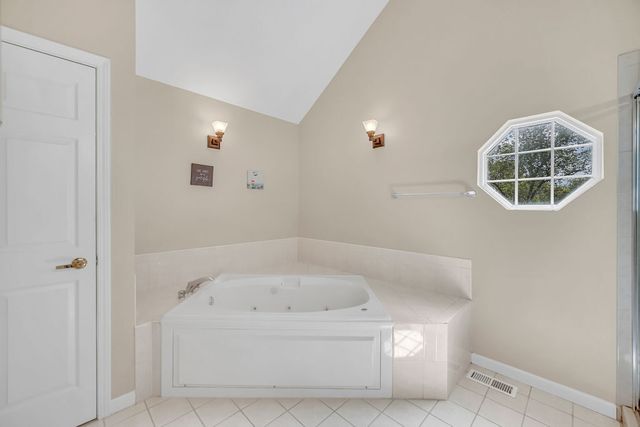 206 Albert Drive, Vernon Hills, IL 60061