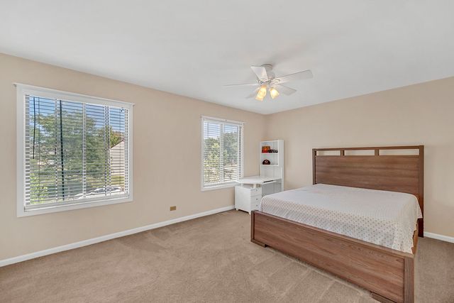 206 Albert Drive, Vernon Hills, IL 60061