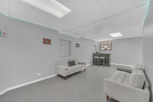 206 Albert Drive, Vernon Hills, IL 60061