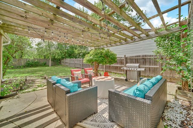206 Albert Drive, Vernon Hills, IL 60061