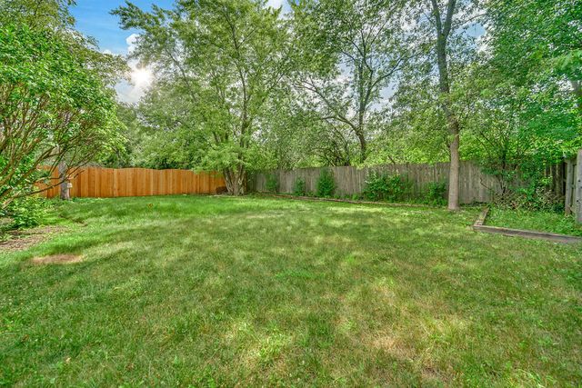 206 Albert Drive, Vernon Hills, IL 60061