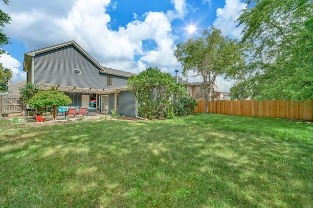 206 Albert Drive, Vernon Hills, IL 60061